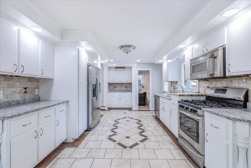 85 Pontiac Road Somerset, MA 02726 - Photo 1 of 36 Gallery Image 1