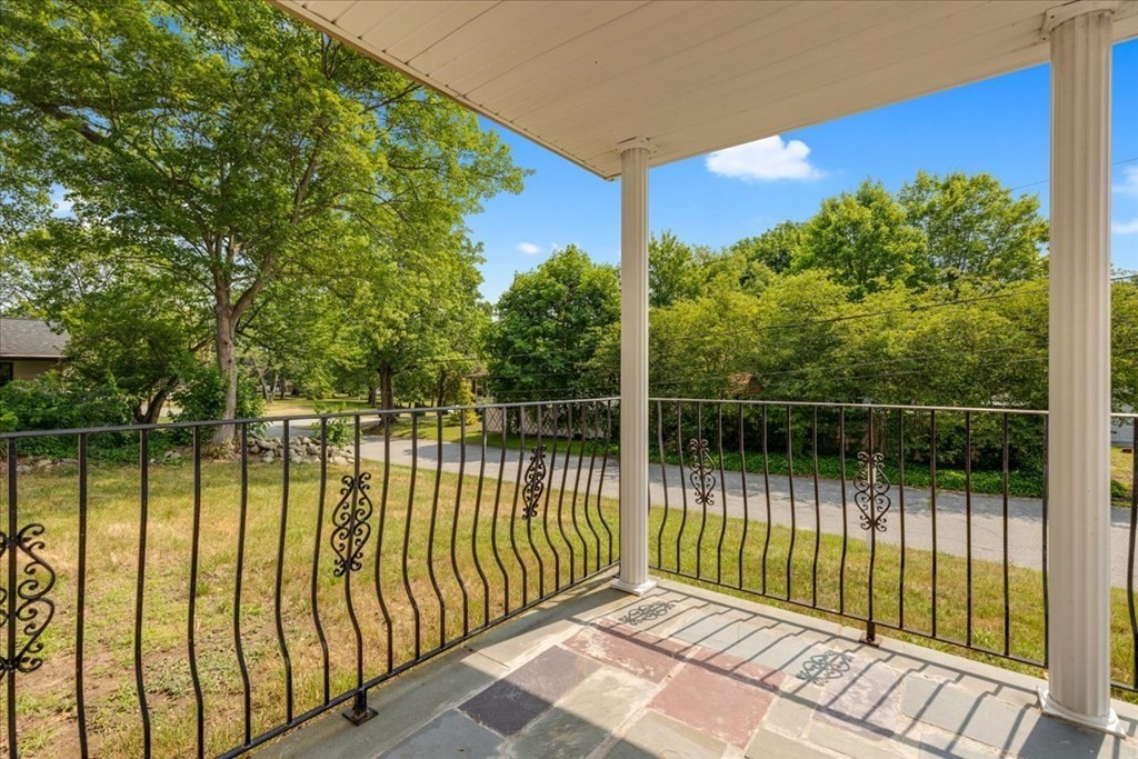 85 Pontiac Road Somerset, MA 02726 - Photo 3 of 36 Gallery Image 3