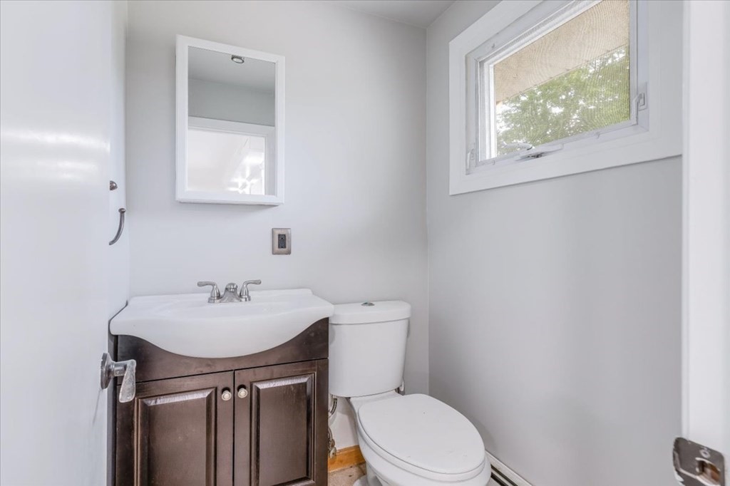 85 Pontiac Road Somerset, MA 02726 - Photo 10 of 36 Gallery Image 10