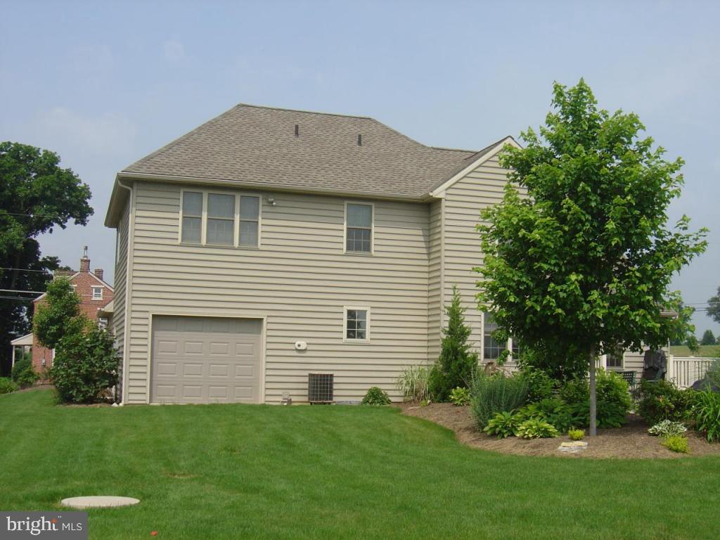 543 Oak Lane Lititz, PA 17543 - Photo 4 of 14