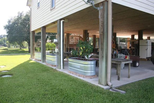 a view of outdoor space yard and porch