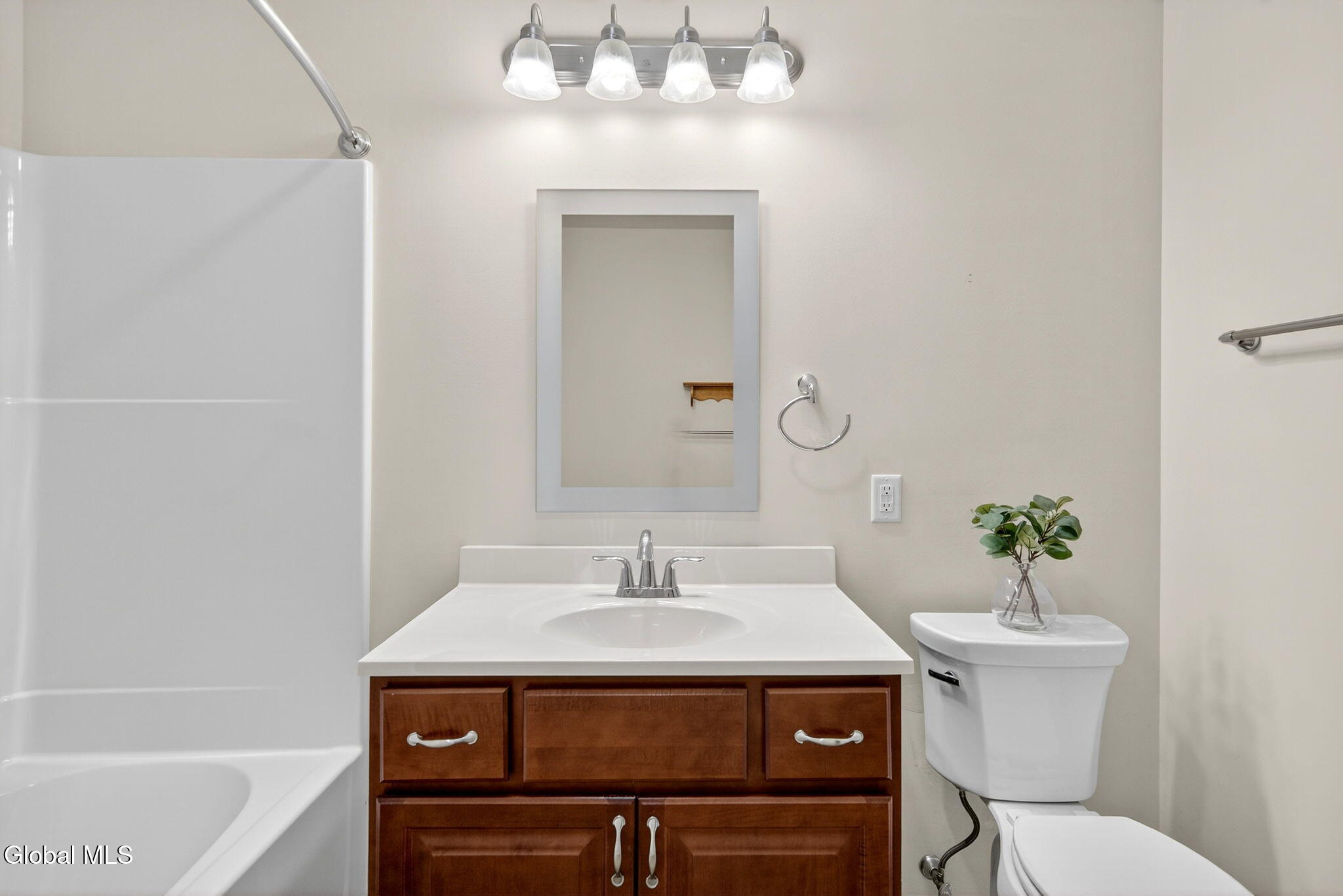 178 Paddock Circle Rotterdam, NY 12306 - Photo 13 of 24 Interior 12