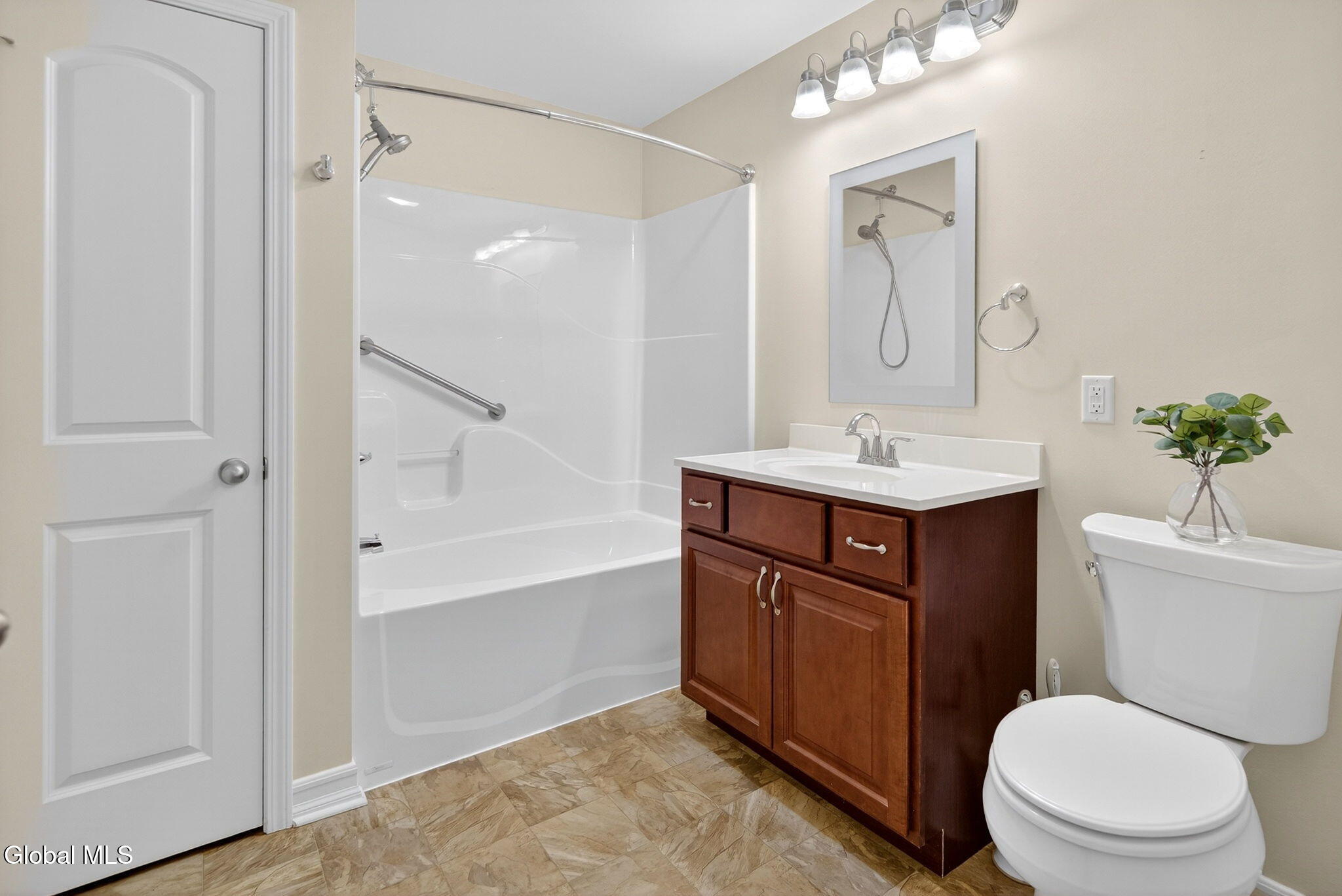 178 Paddock Circle Rotterdam, NY 12306 - Photo 14 of 24 Interior 13