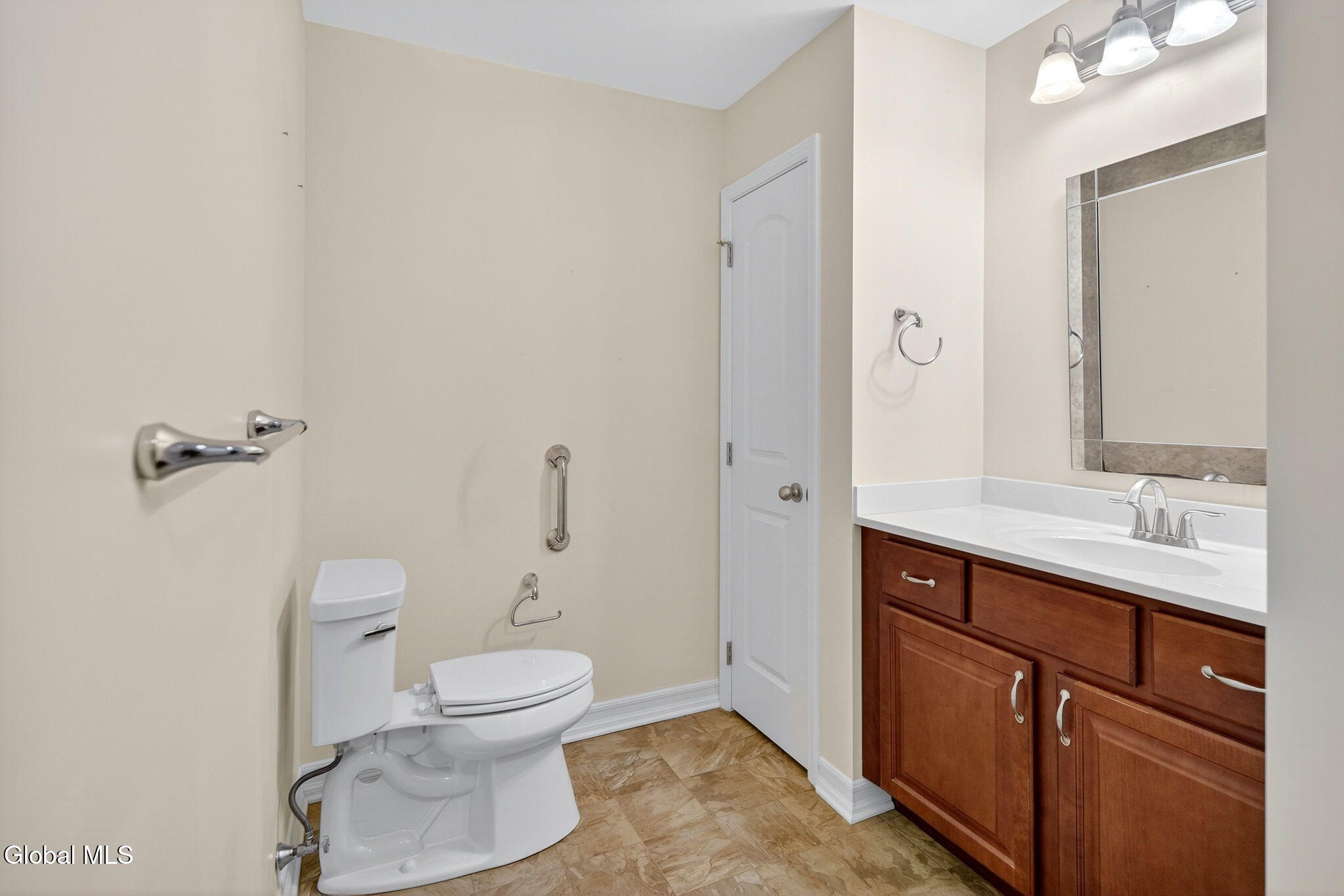 178 Paddock Circle Rotterdam, NY 12306 - Photo 19 of 24 Interior 18