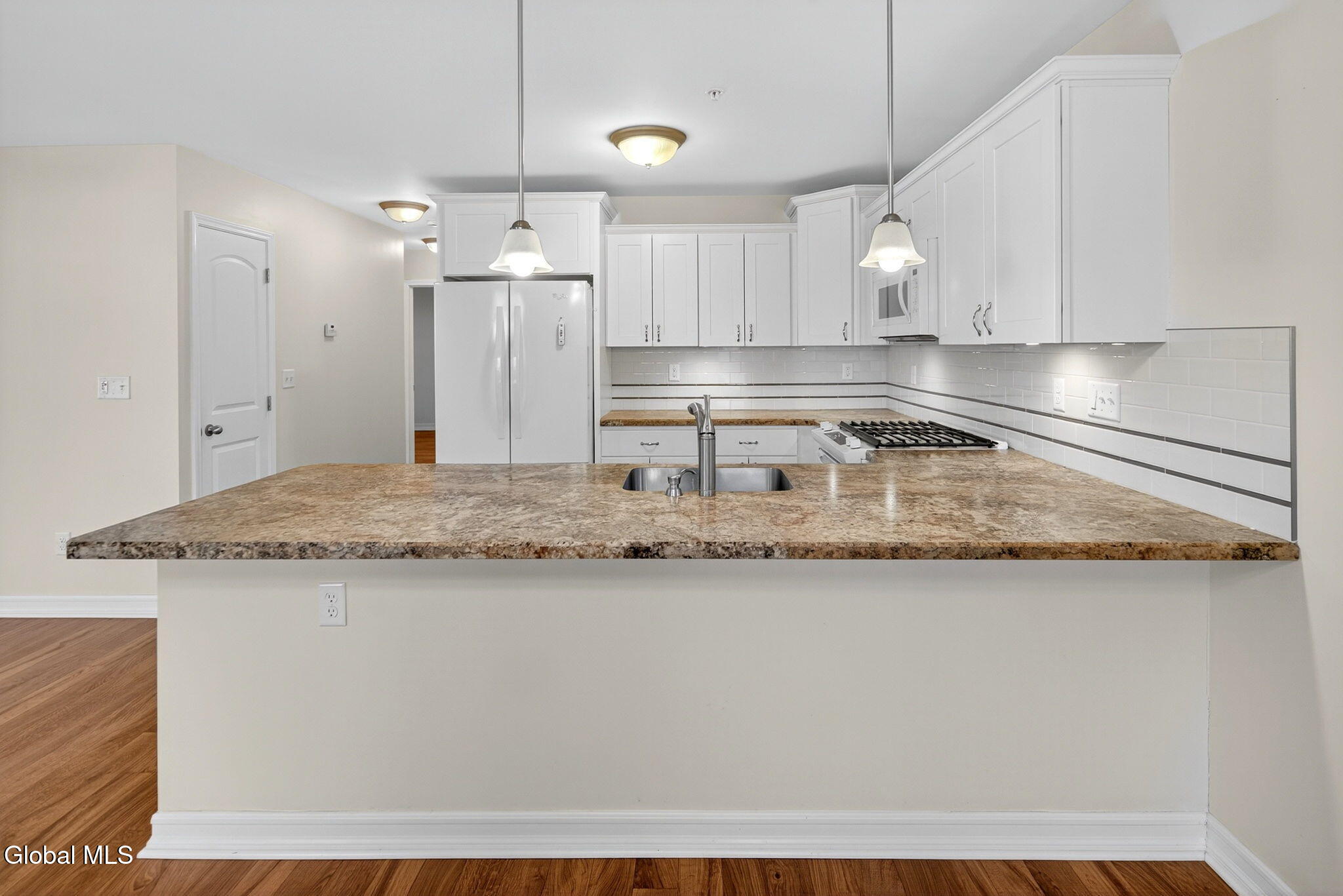 178 Paddock Circle Rotterdam, NY 12306 - Photo 6 of 24 Interior 05