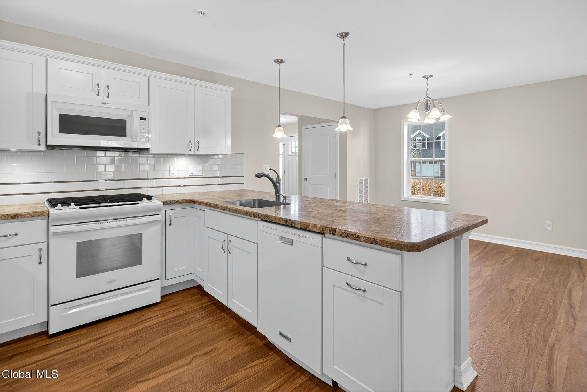 178 Paddock Circle Rotterdam, NY 12306 - Photo 7 of 24 Interior 06