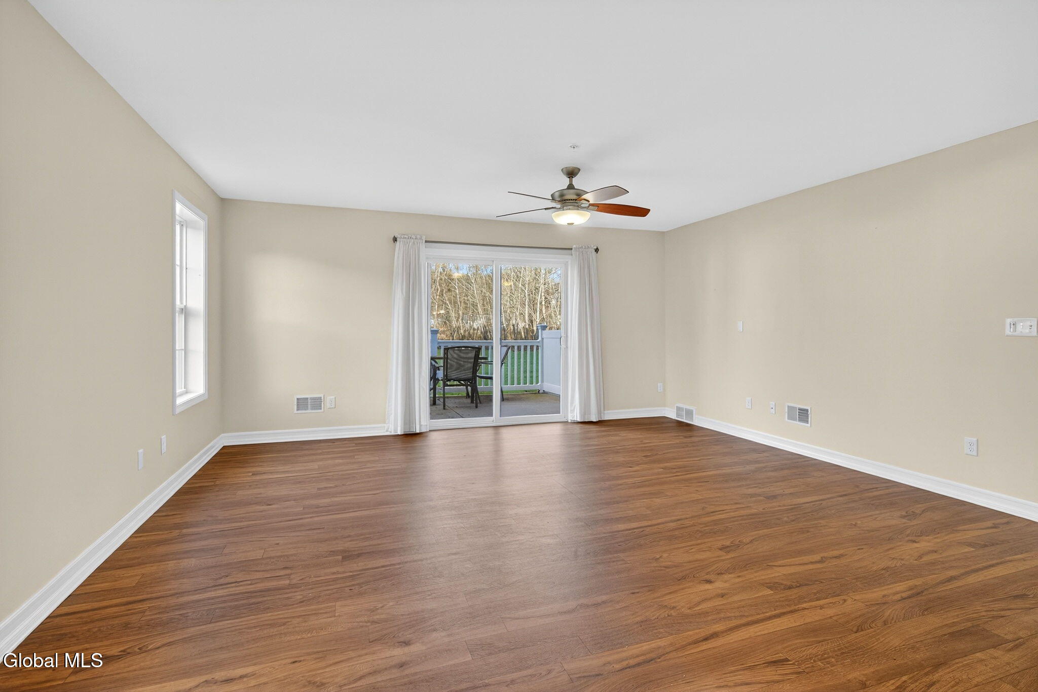 178 Paddock Circle Rotterdam, NY 12306 - Photo 9 of 24 Interior 08