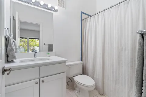$539,000 | 835 Northeast 19th Avenue, Unit 2, Fort Lauderdale, FL 33304