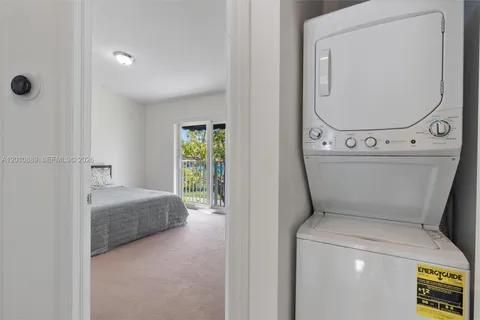 $539,000 | 835 Northeast 19th Avenue, Unit 2, Fort Lauderdale, FL 33304