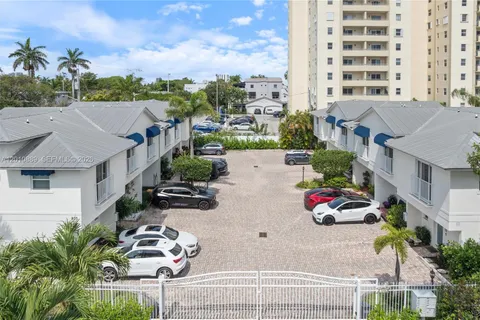 $539,000 | 835 Northeast 19th Avenue, Unit 2, Fort Lauderdale, FL 33304