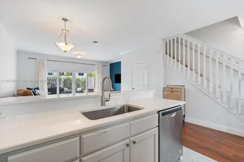 $539,000 | 835 Northeast 19th Avenue, Unit 2, Fort Lauderdale, FL 33304