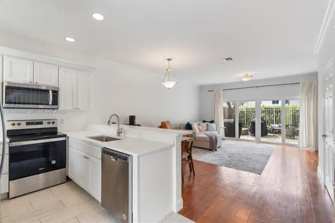 $539,000 | 835 Northeast 19th Avenue, Unit 2, Fort Lauderdale, FL 33304
