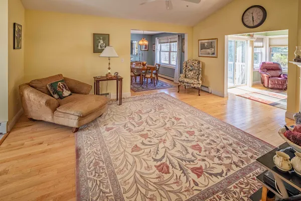 $534,900 | 6 Roysann Way, Durham, NH 03824