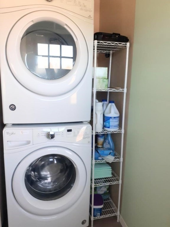 192 Thompson Road Webster, MA 01570 - Photo 19 of 32 a utility room with dryer and washer