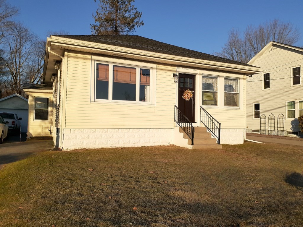 192 Thompson Road Webster, MA 01570 - Photo 32 of 32 a view of house with street