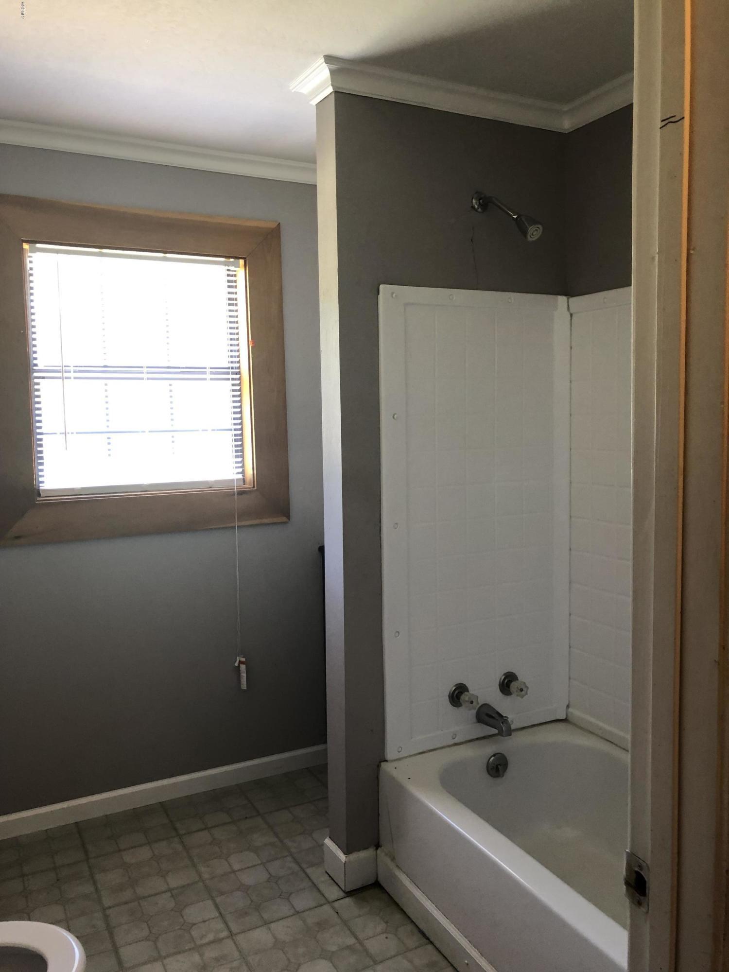 238 Phillip Clark Road State Line, MS 39362 - Photo 16 of 20 2nd Bathroom