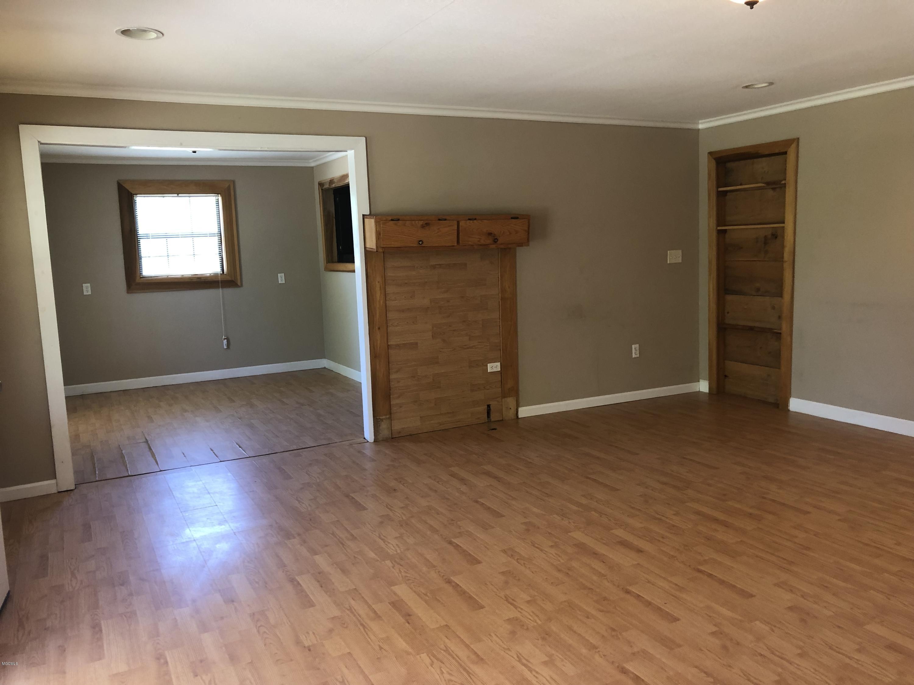 238 Phillip Clark Road State Line, MS 39362 - Photo 4 of 20 Living Room