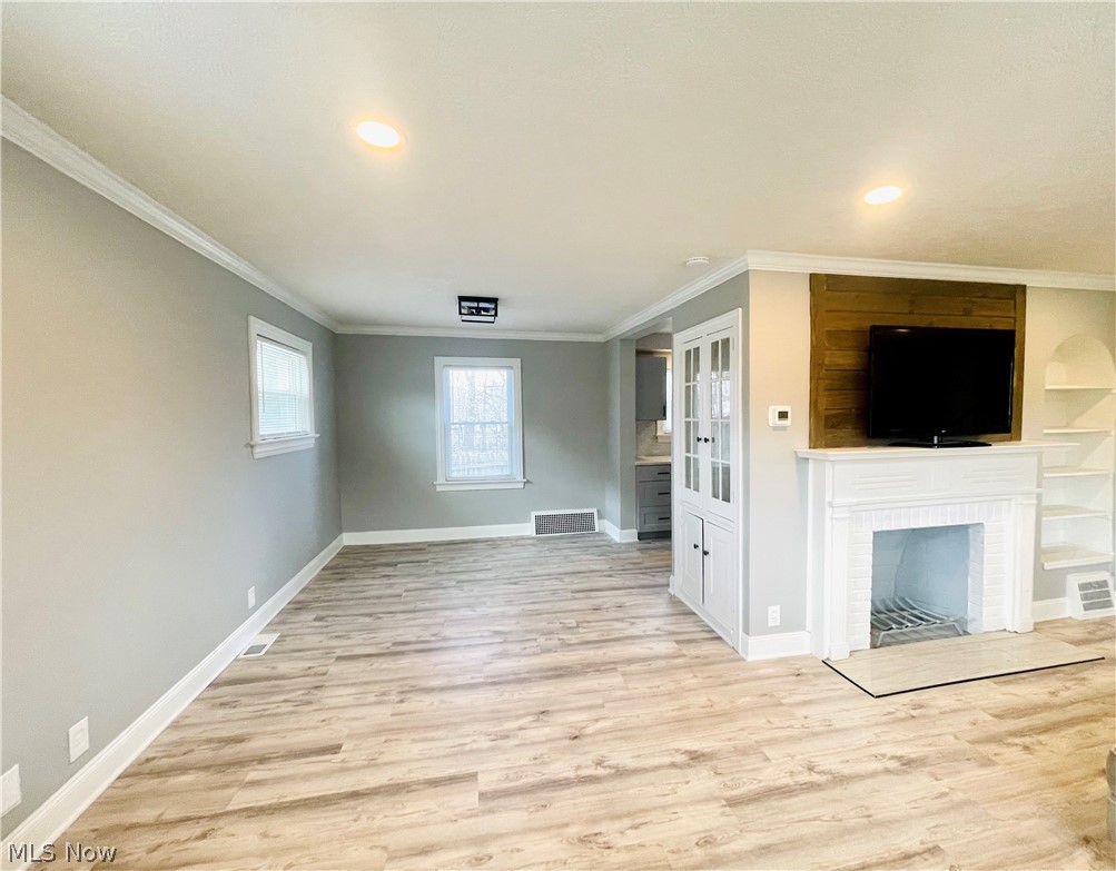 934 Pembrook Road Cleveland Heights, OH 44121 - Photo 4 of 23 Gallery Image 4
