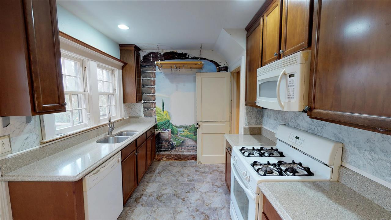 111 Berkshire Road Raleigh, NC 27608 - Photo 16 of 25 Photo 16