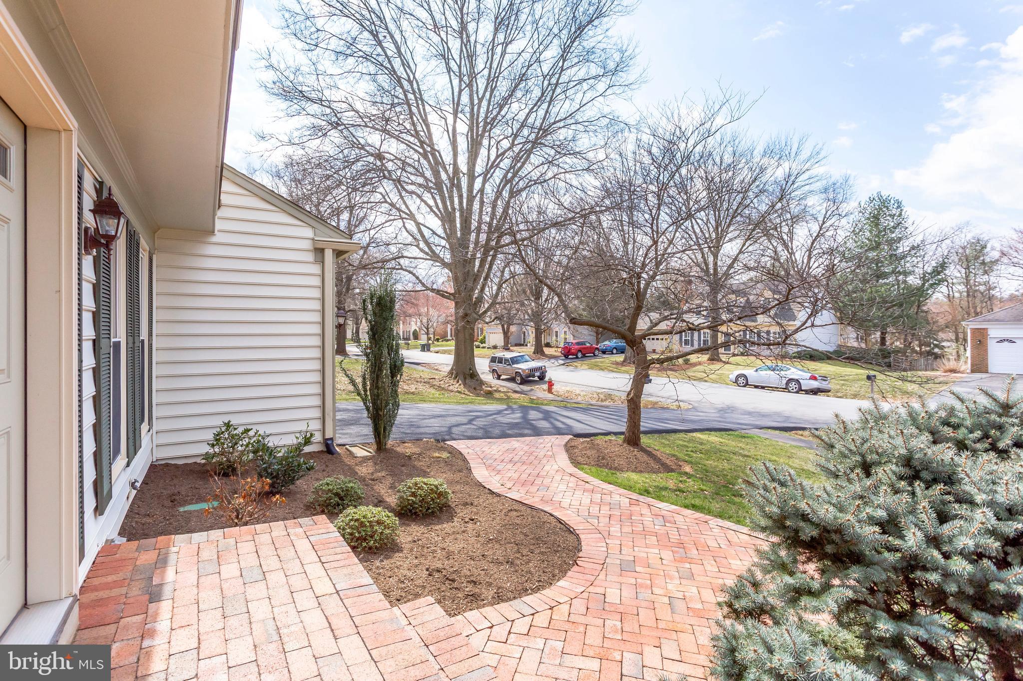 122 Hamilton Road Sterling, VA 20165 - Photo 2 of 37 Beautiful curb appeal