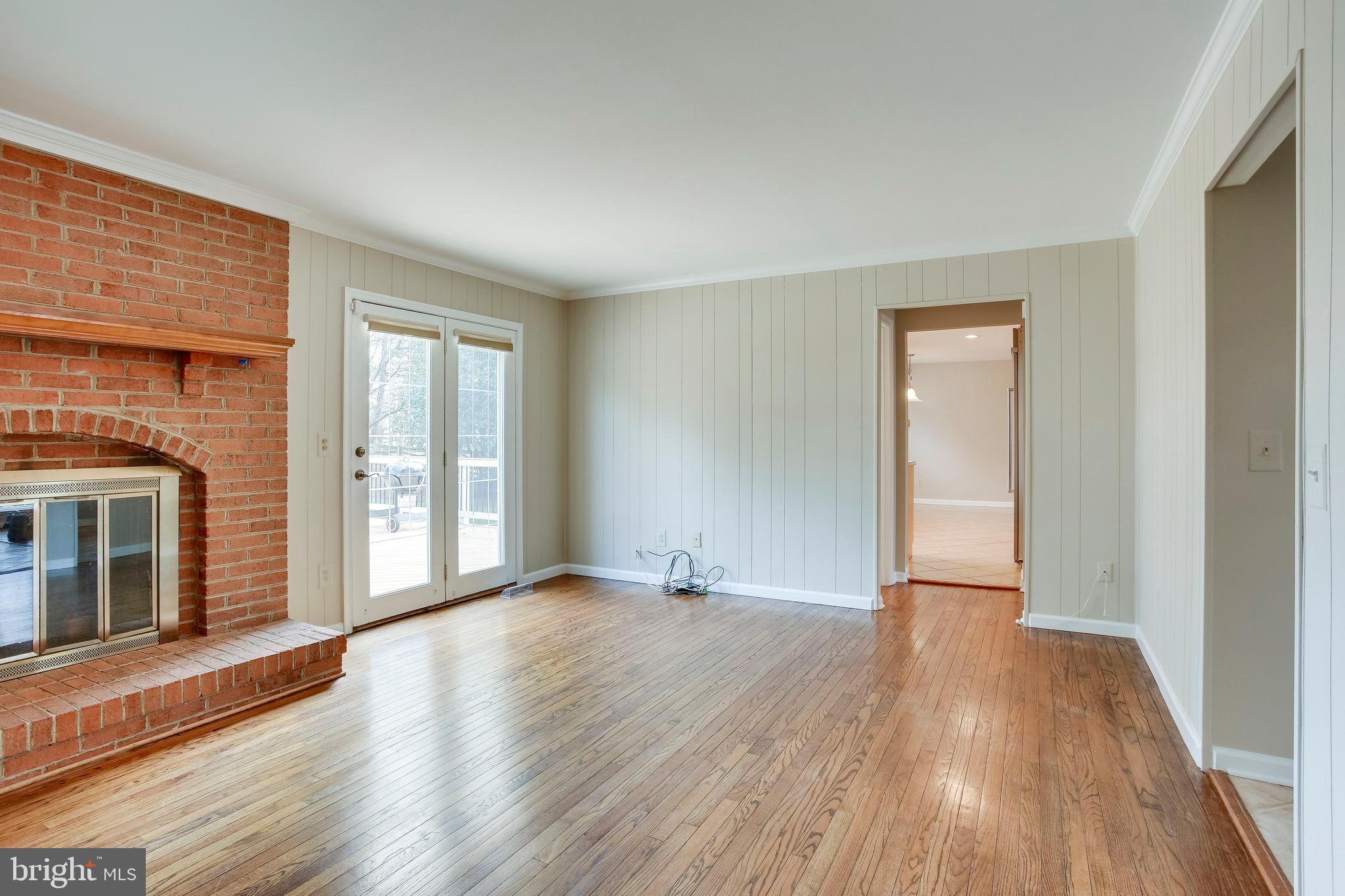122 Hamilton Road Sterling, VA 20165 - Photo 13 of 37 Family room leads into kitchen