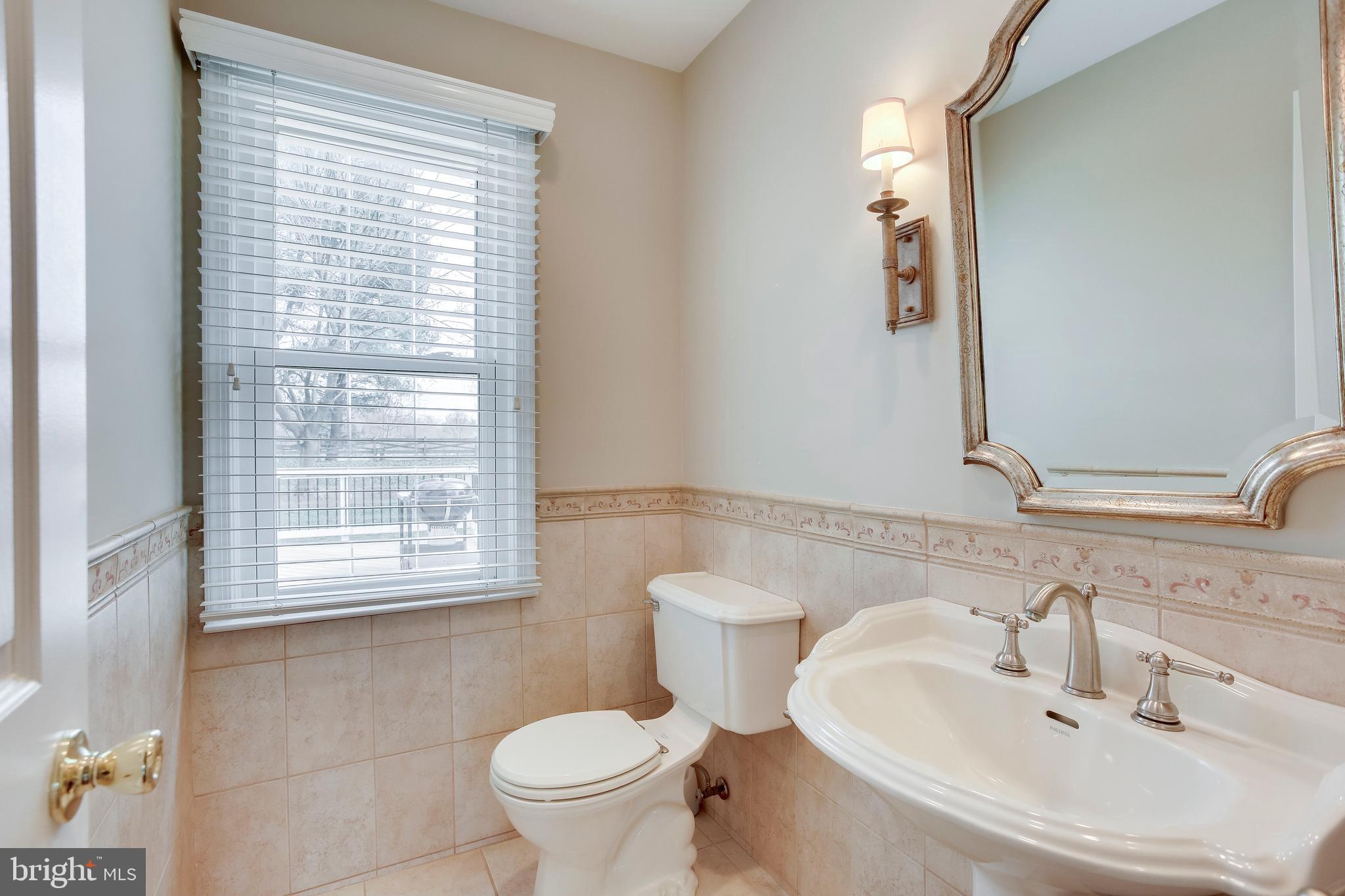 122 Hamilton Road Sterling, VA 20165 - Photo 14 of 37 First floor powder room