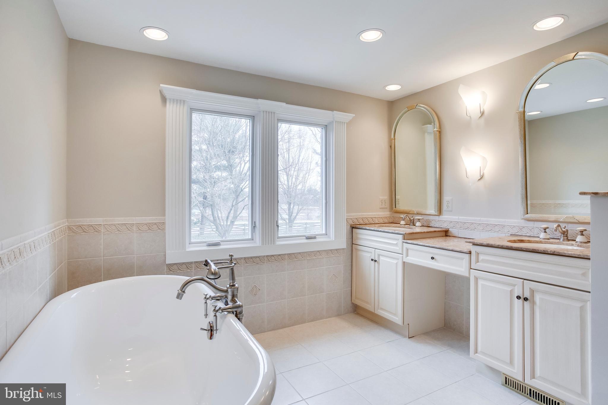122 Hamilton Road Sterling, VA 20165 - Photo 26 of 37 Master bath - claw foot tub