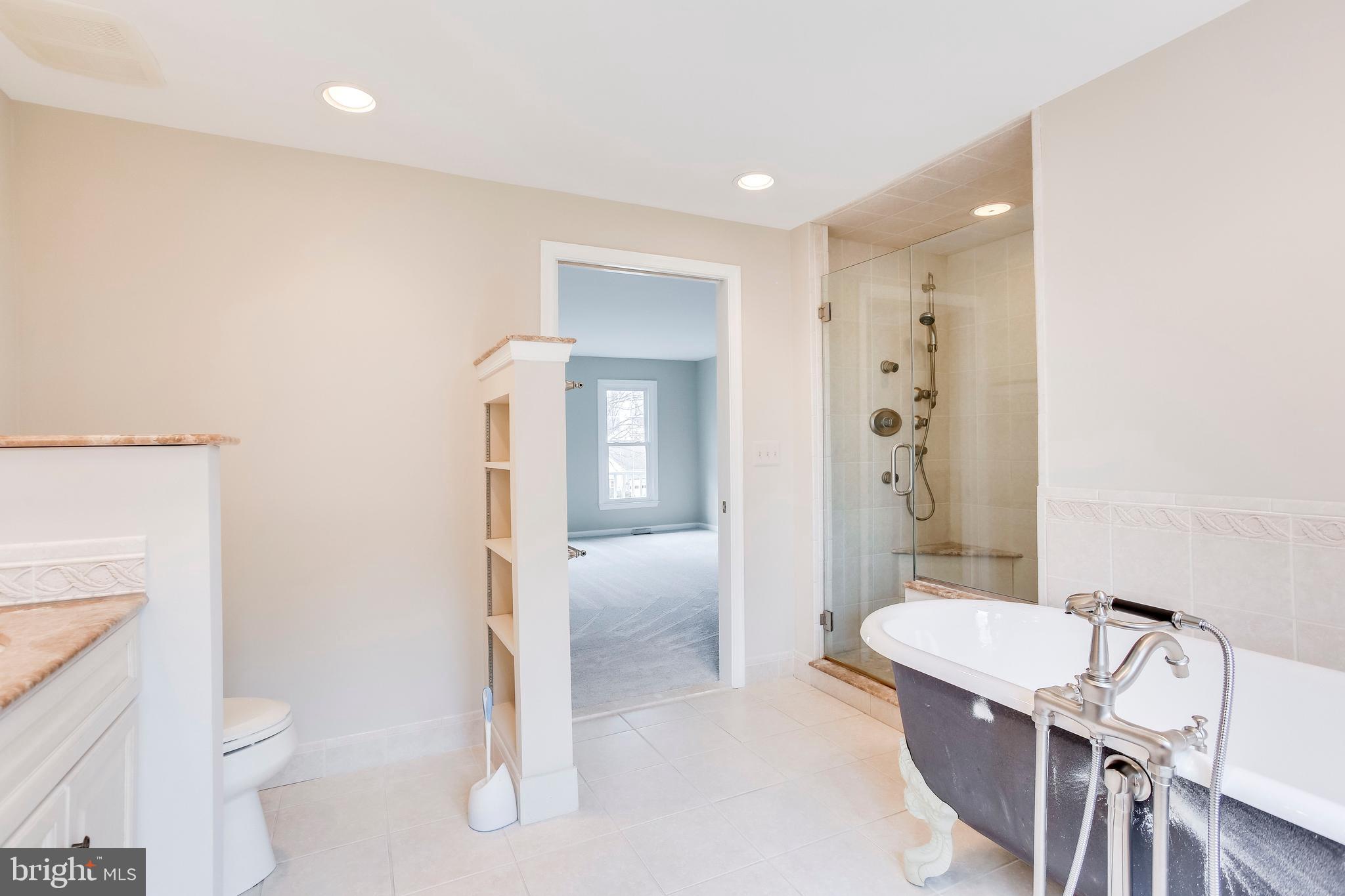 122 Hamilton Road Sterling, VA 20165 - Photo 28 of 37 Master bath