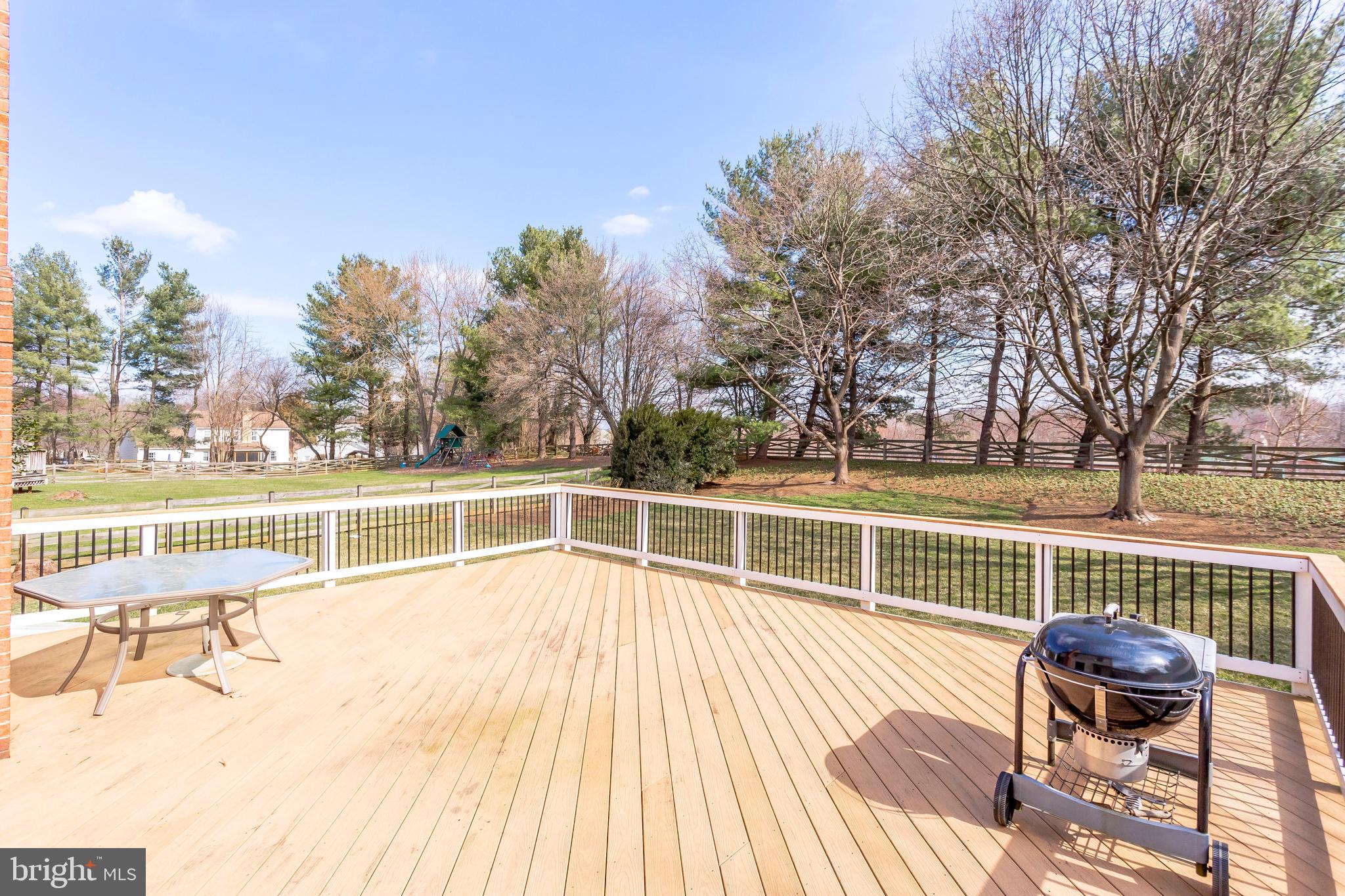 122 Hamilton Road Sterling, VA 20165 - Photo 35 of 37 Deck overlooking back yard