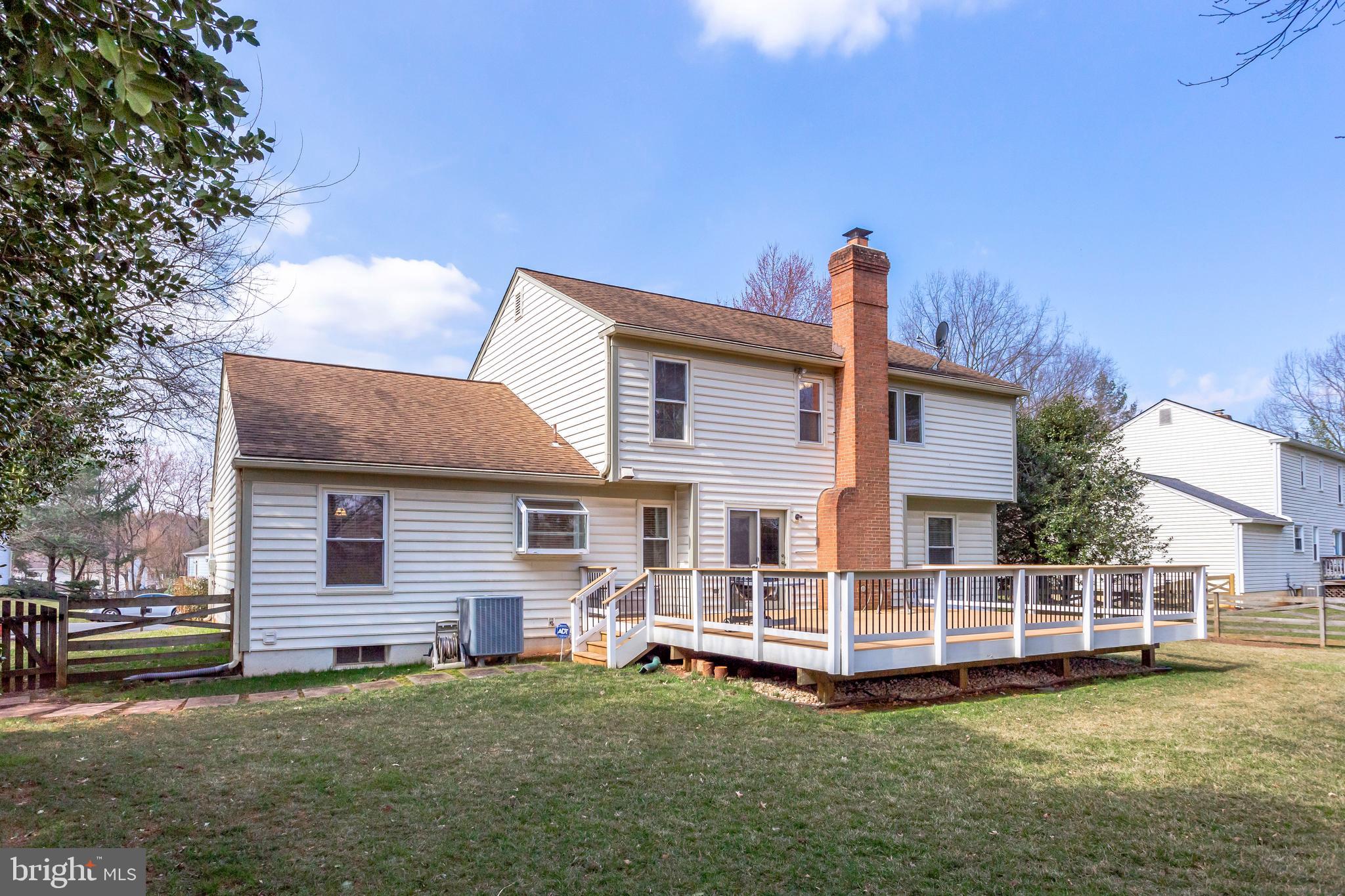 122 Hamilton Road Sterling, VA 20165 - Photo 36 of 37 Rear of home - great for entertaining