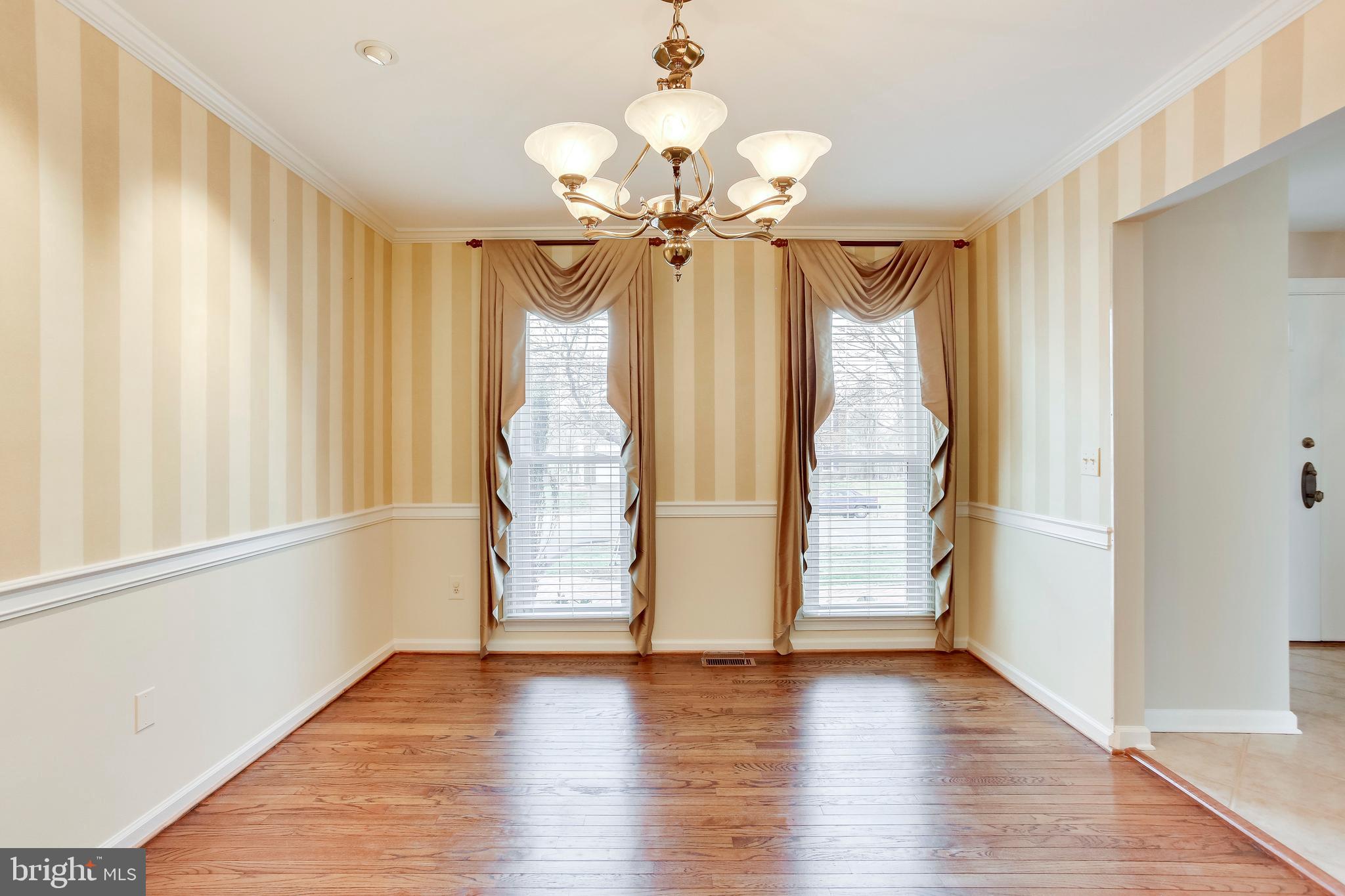 122 Hamilton Road Sterling, VA 20165 - Photo 6 of 37 Formal dining room