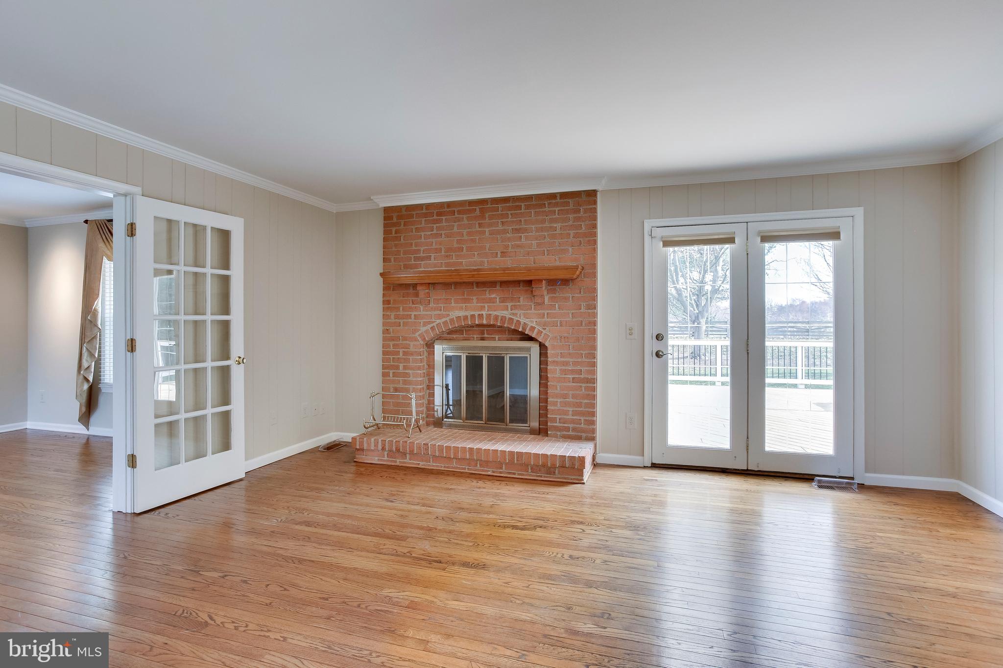 122 Hamilton Road Sterling, VA 20165 - Photo 10 of 37 Family room with wood burning fireplace