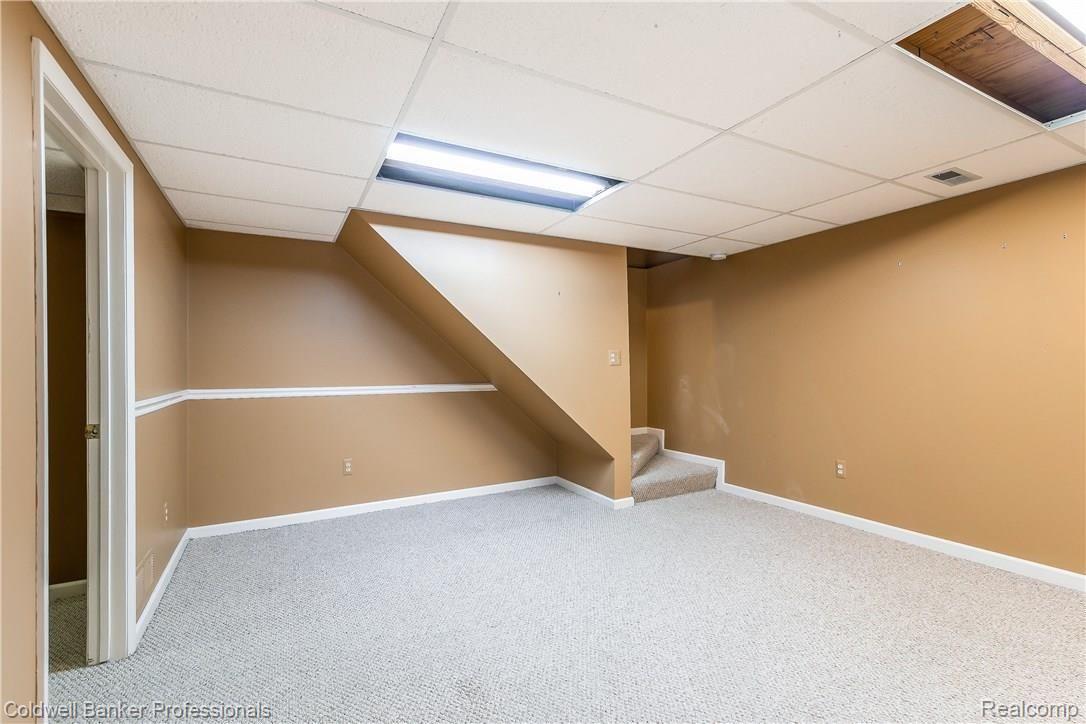 797 Bolinger Street Rochester, MI 48307 - Photo 17 of 29 017-Finished_Basement-5573882-large.jpg
