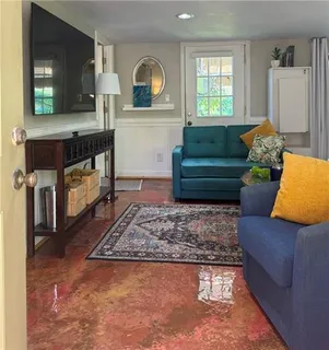 $1,500 | 7028 Magazine Street, Unit B, New Orleans, LA 70118