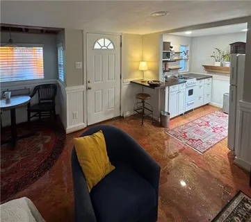 $1,500 | 7028 Magazine Street, Unit B, New Orleans, LA 70118