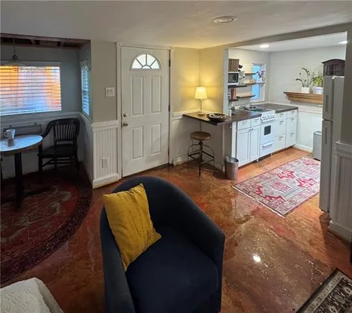 $1,500 | 7028 Magazine Street, Unit B, New Orleans, LA 70118