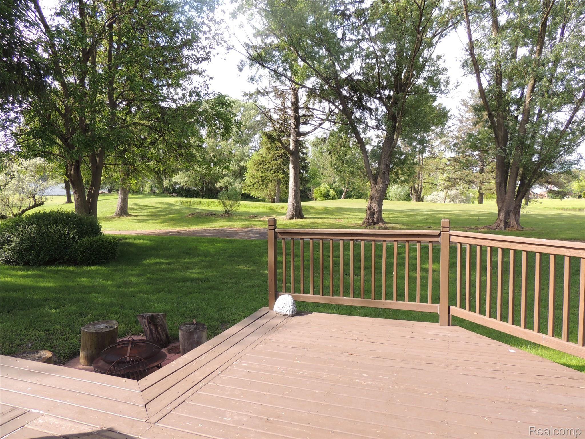 642 Baker Street Rochester, MI 48307 - Photo 19 of 20 Deck.JPG