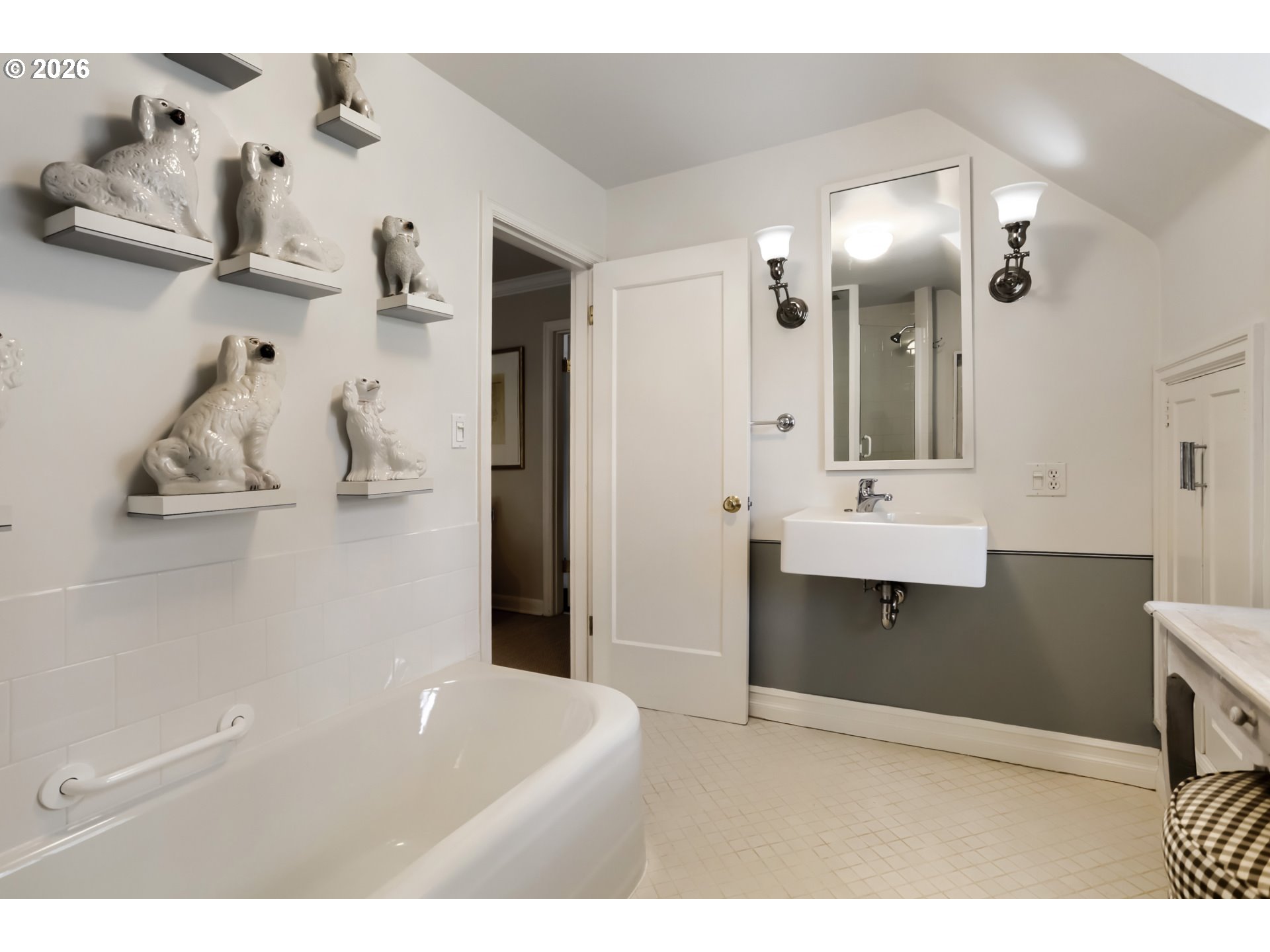 6394 Southwest Burlingame Avenue Portland, OR 97239 - Photo 19 of 30 Bathroom