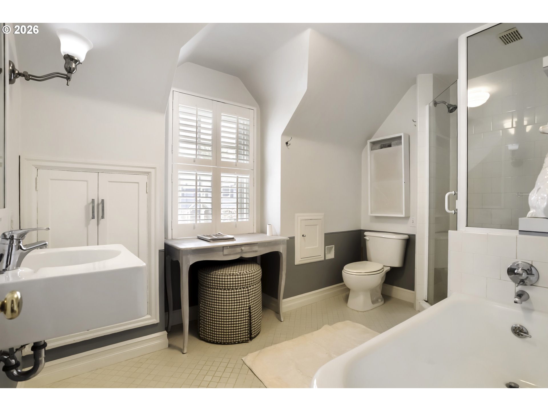 6394 Southwest Burlingame Avenue Portland, OR 97239 - Photo 20 of 30 Bathroom