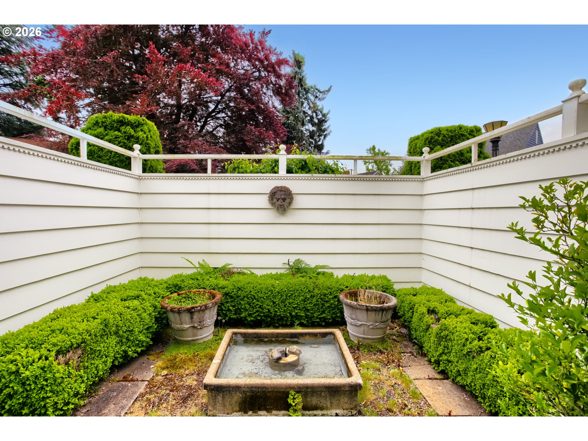 6394 Southwest Burlingame Avenue Portland, OR 97239 - Photo 28 of 30 Courtyard
