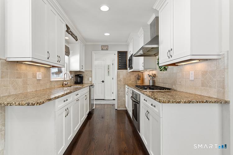 43 Blueberry Hill Road Weston, CT 06883 - Photo 7 of 29