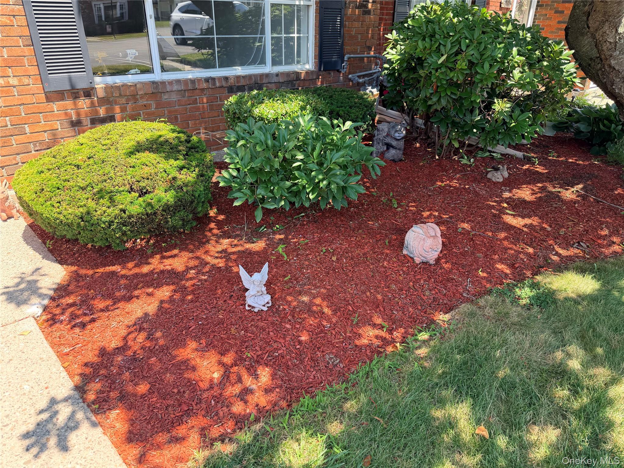 276 Temple Hill Road, Unit 906 New Windsor, NY 12553 - Photo 4 of 28 Front garden area
