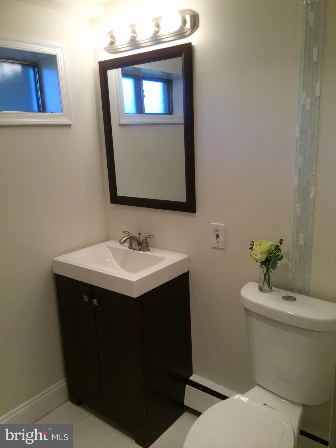 18408 Goshen Road Gaithersburg, MD 20879 - Photo 11 of 14 Bath (Master)