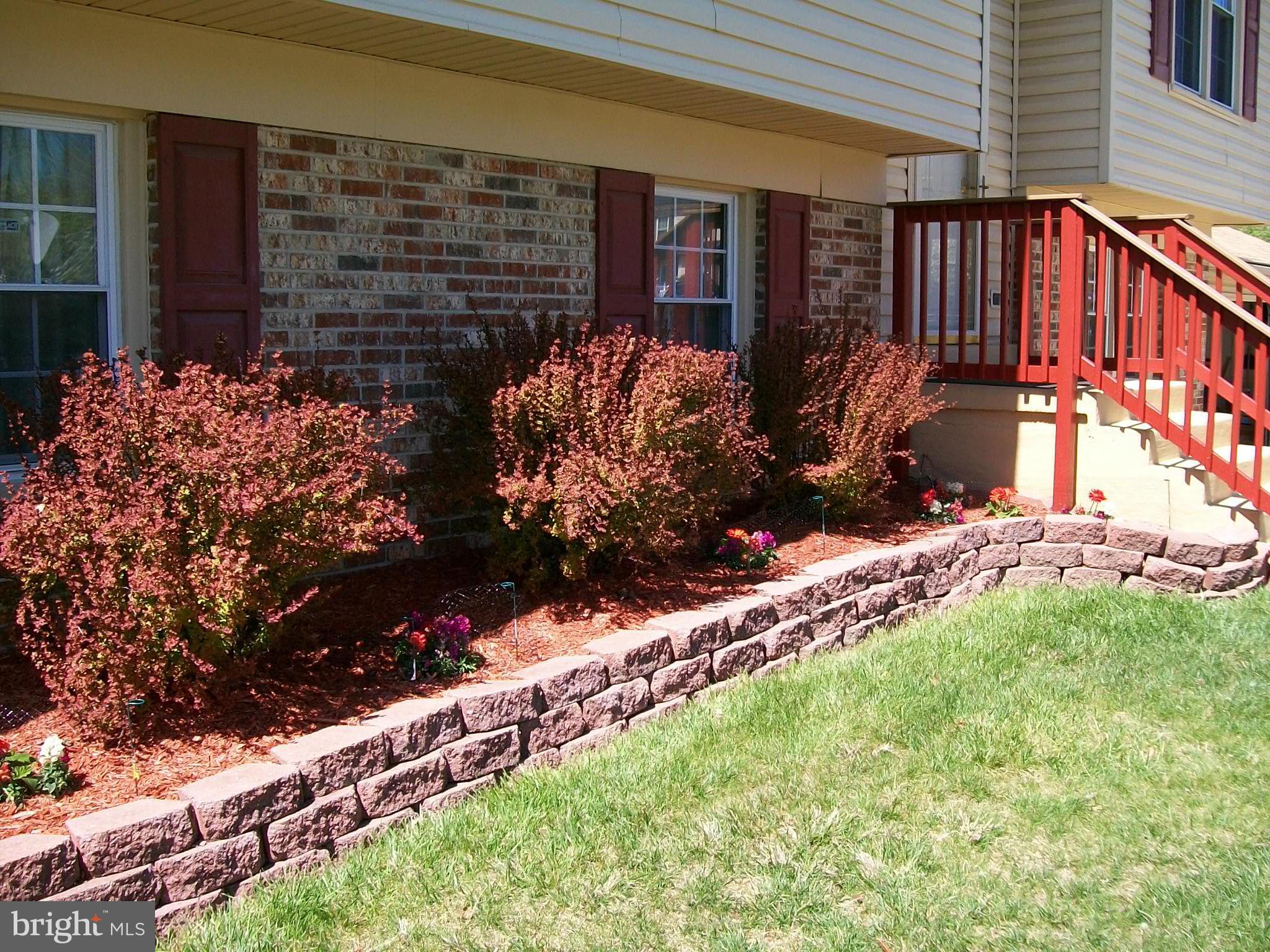 9401 Traverse Way Fort Washington, MD 20744 - Photo 2 of 25 Flower Bed 1