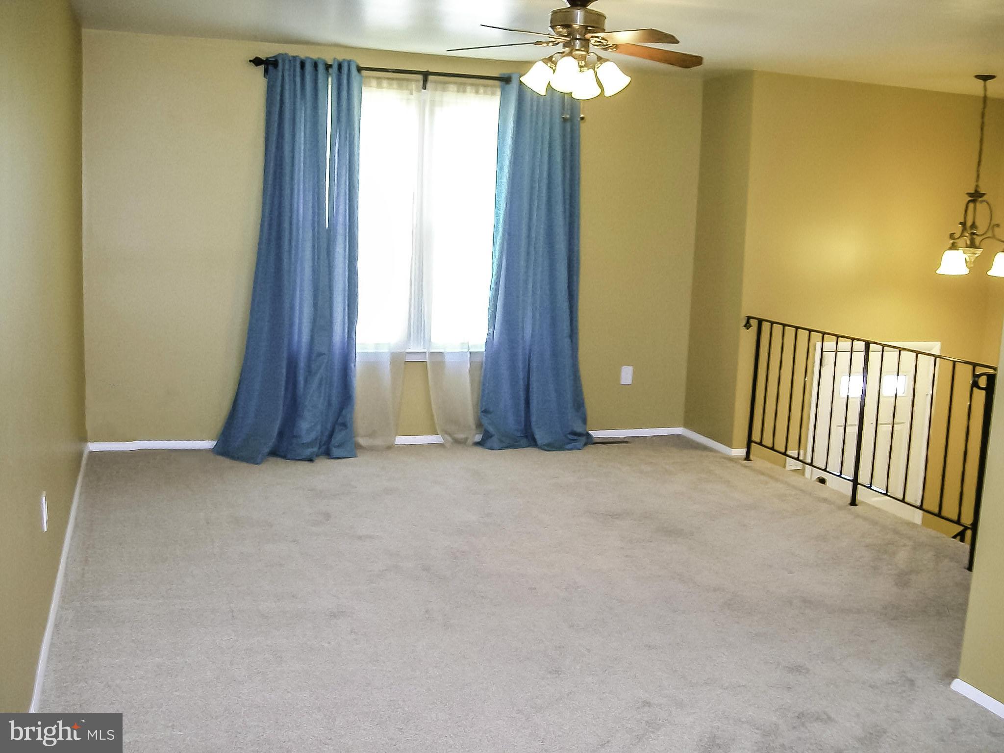 9401 Traverse Way Fort Washington, MD 20744 - Photo 7 of 25 Living Room