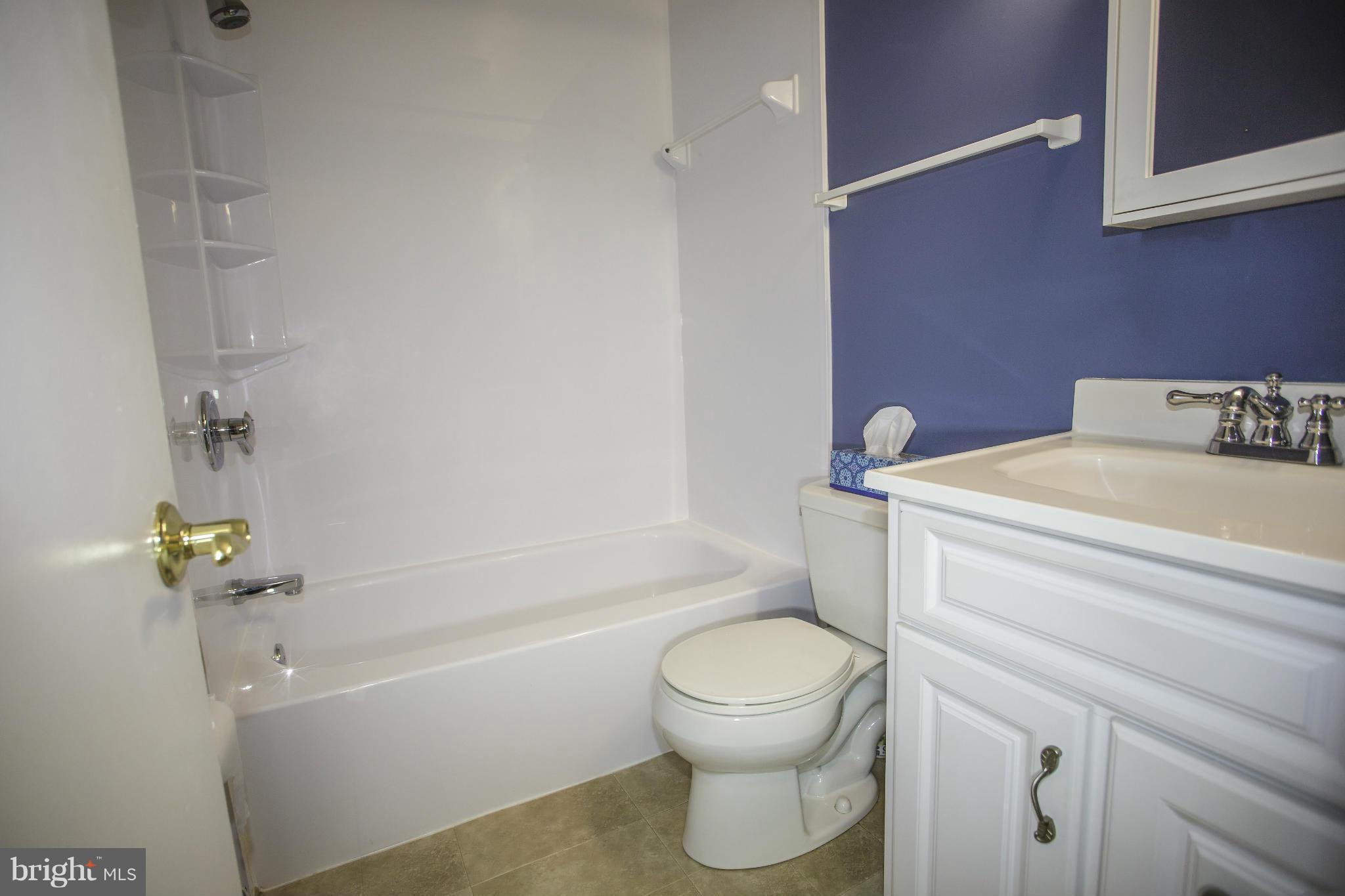 9401 Traverse Way Fort Washington, MD 20744 - Photo 8 of 25 Upper Level Full Hall Bathroom
