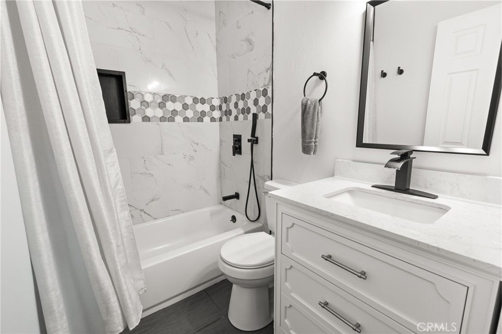 2618 Hoover Court Merced, CA 95340 - Photo 15 of 30 a bathroom with a granite countertop sink a toilet and a bathtub