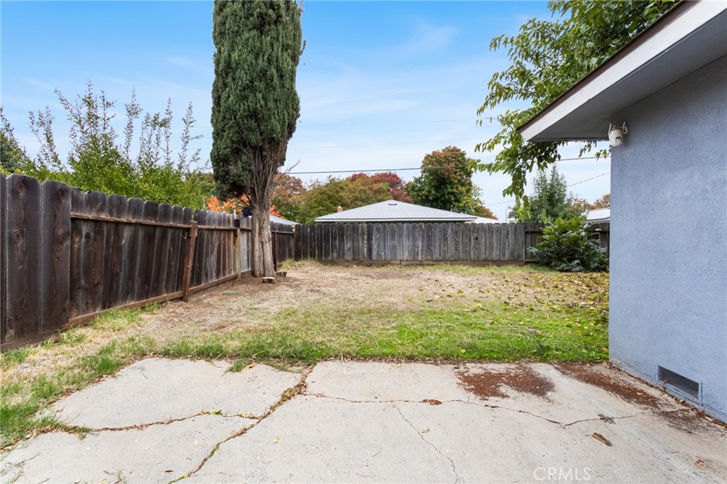 2618 Hoover Court Merced, CA 95340 - Photo 23 of 30 a front view of a house with a garden