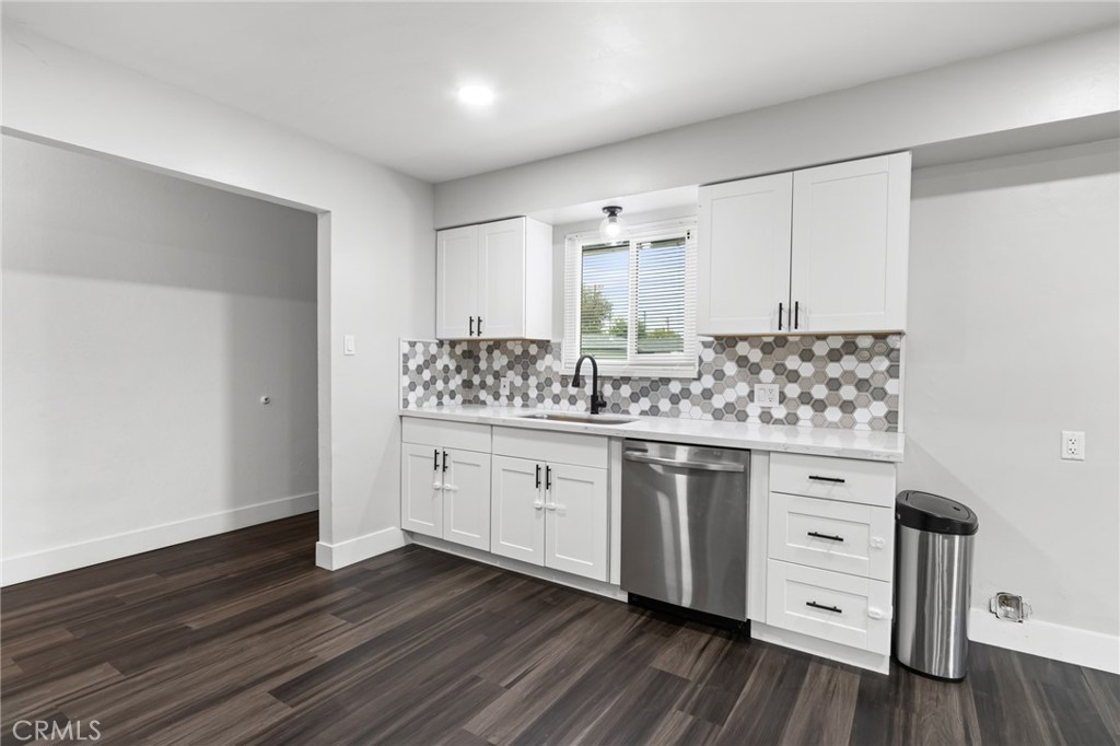 2618 Hoover Court Merced, CA 95340 - Photo 9 of 30 a kitchen with stainless steel appliances granite countertop a sink cabinets and wooden floor