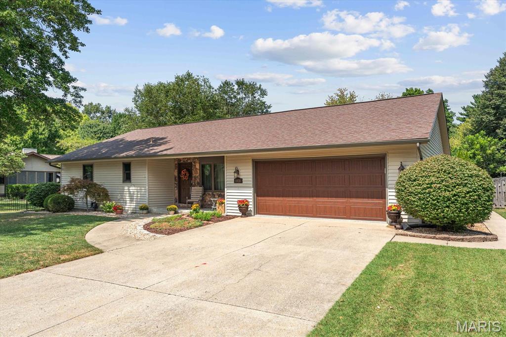 1975 Banyan Tree Road Collinsville, IL 62234 - Photo 4 of 44 Gallery Image 4